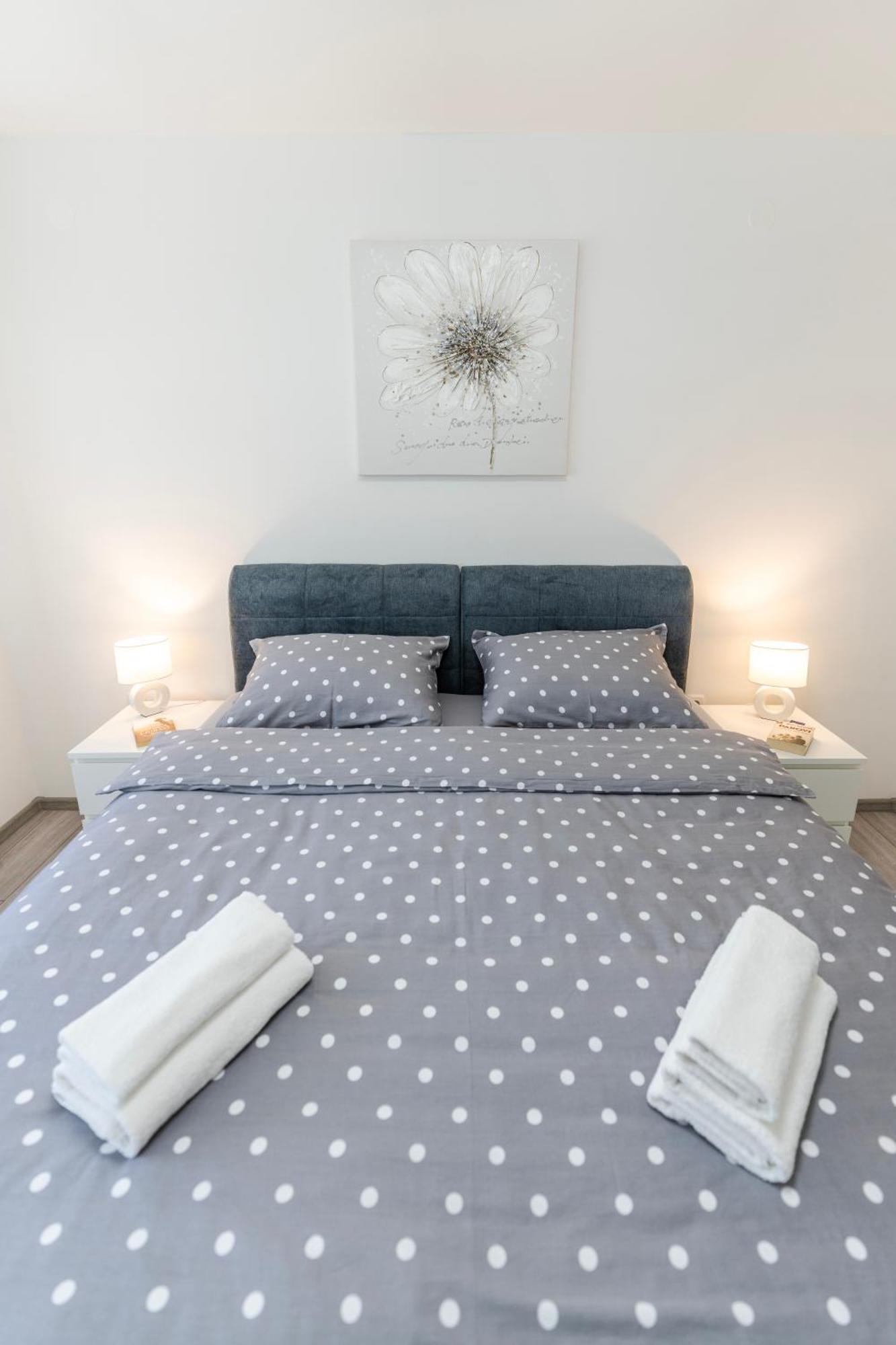 Lusi Apartment Otocac Bagian luar foto