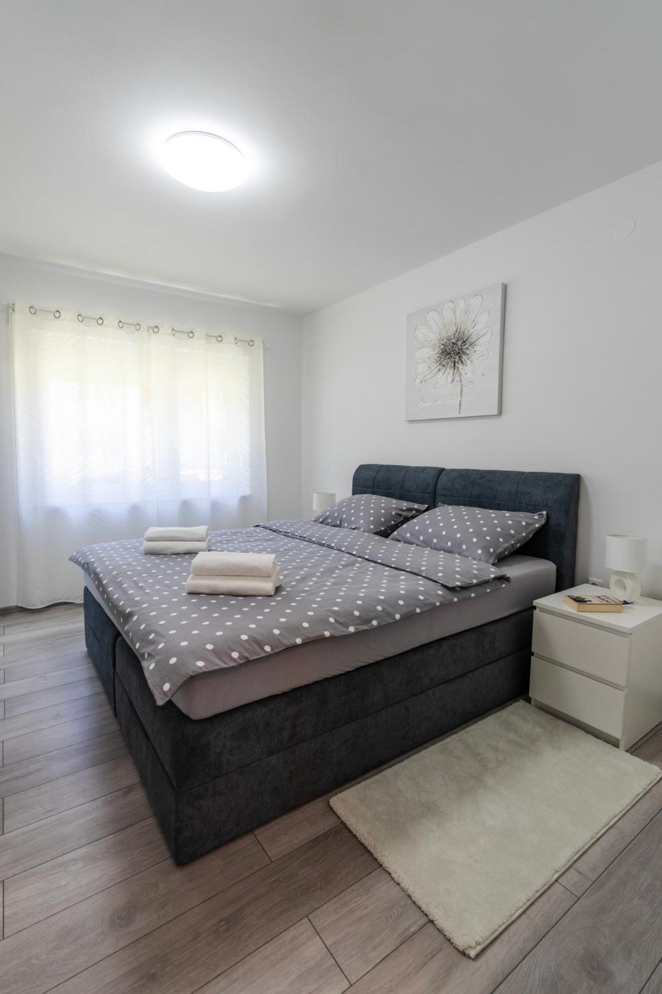 Lusi Apartment Otocac Bagian luar foto