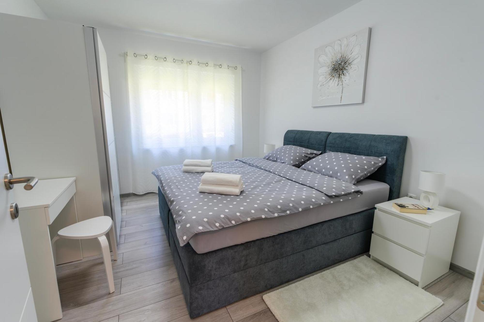 Lusi Apartment Otocac Bagian luar foto