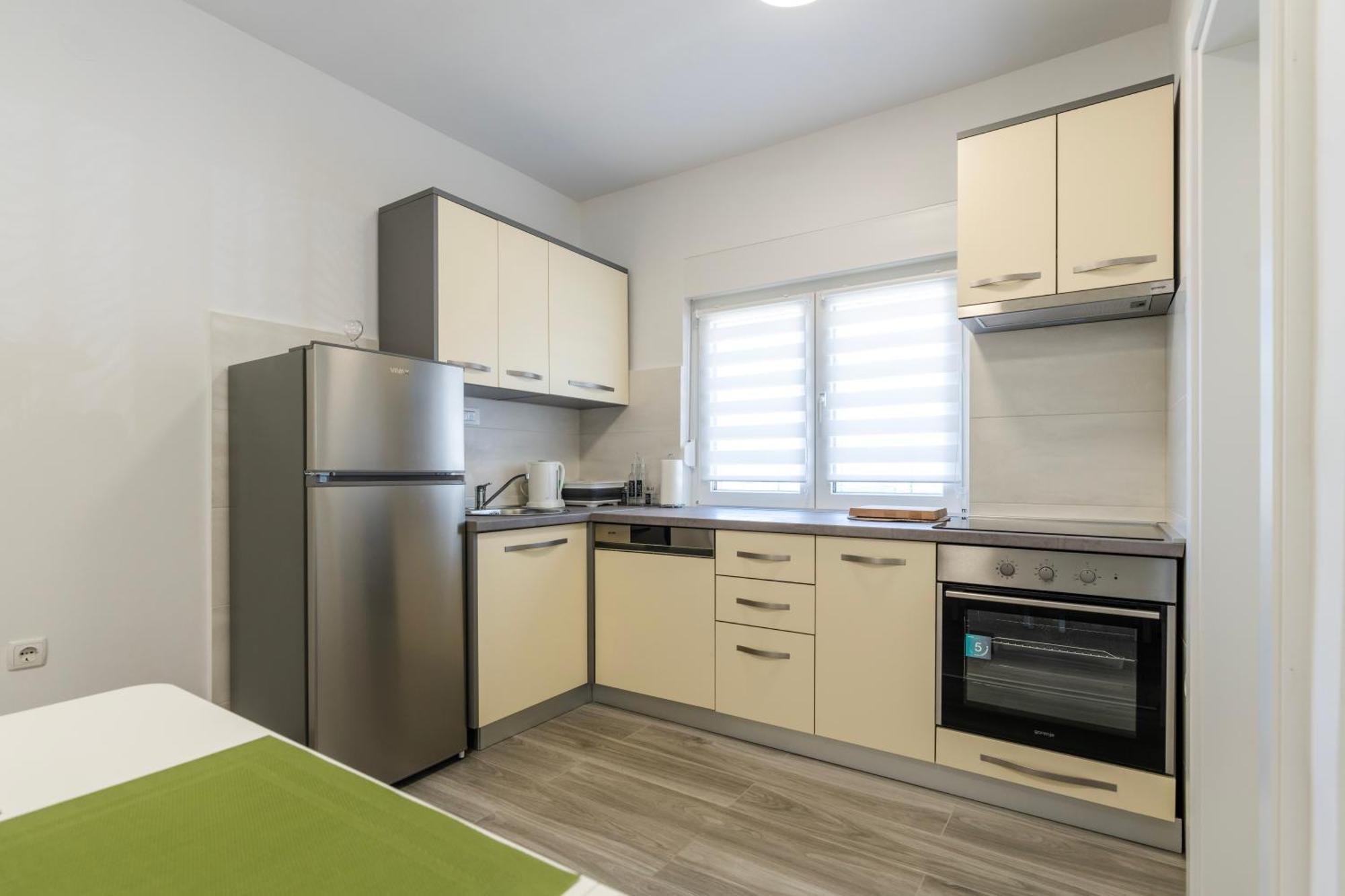 Lusi Apartment Otocac Bagian luar foto