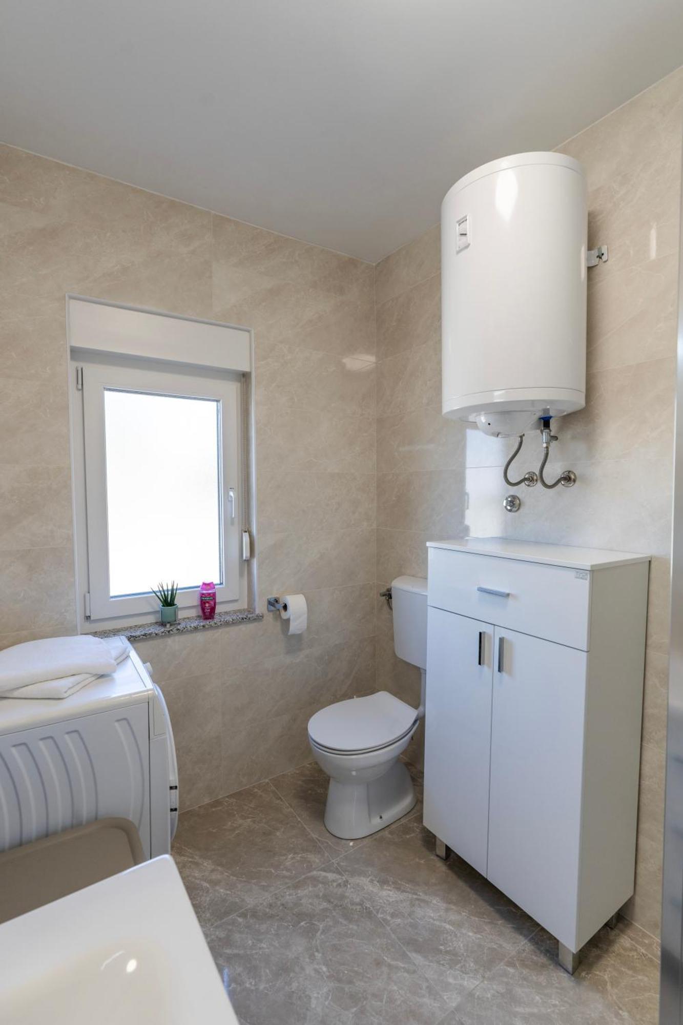 Lusi Apartment Otocac Bagian luar foto
