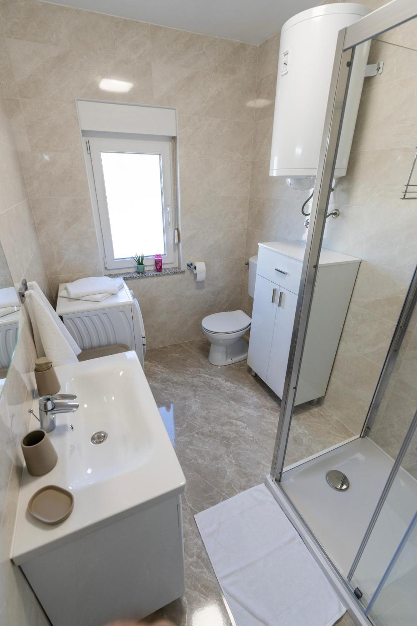 Lusi Apartment Otocac Bagian luar foto