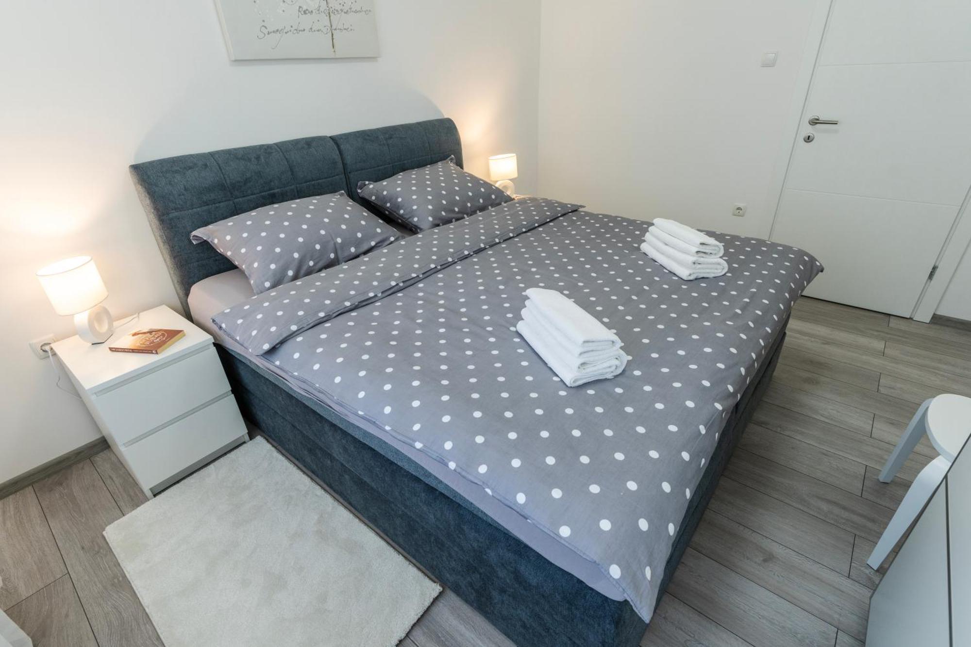 Lusi Apartment Otocac Bagian luar foto