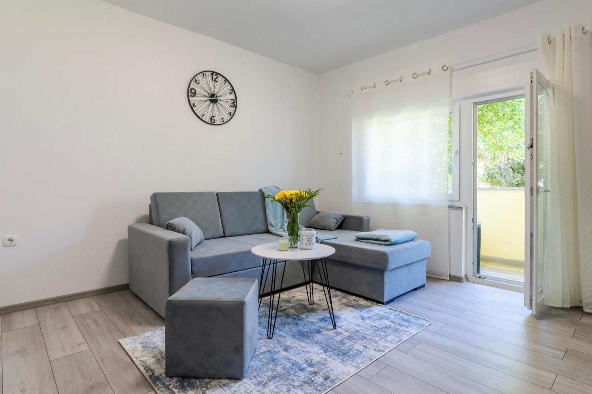 Lusi Apartment Otocac Bagian luar foto