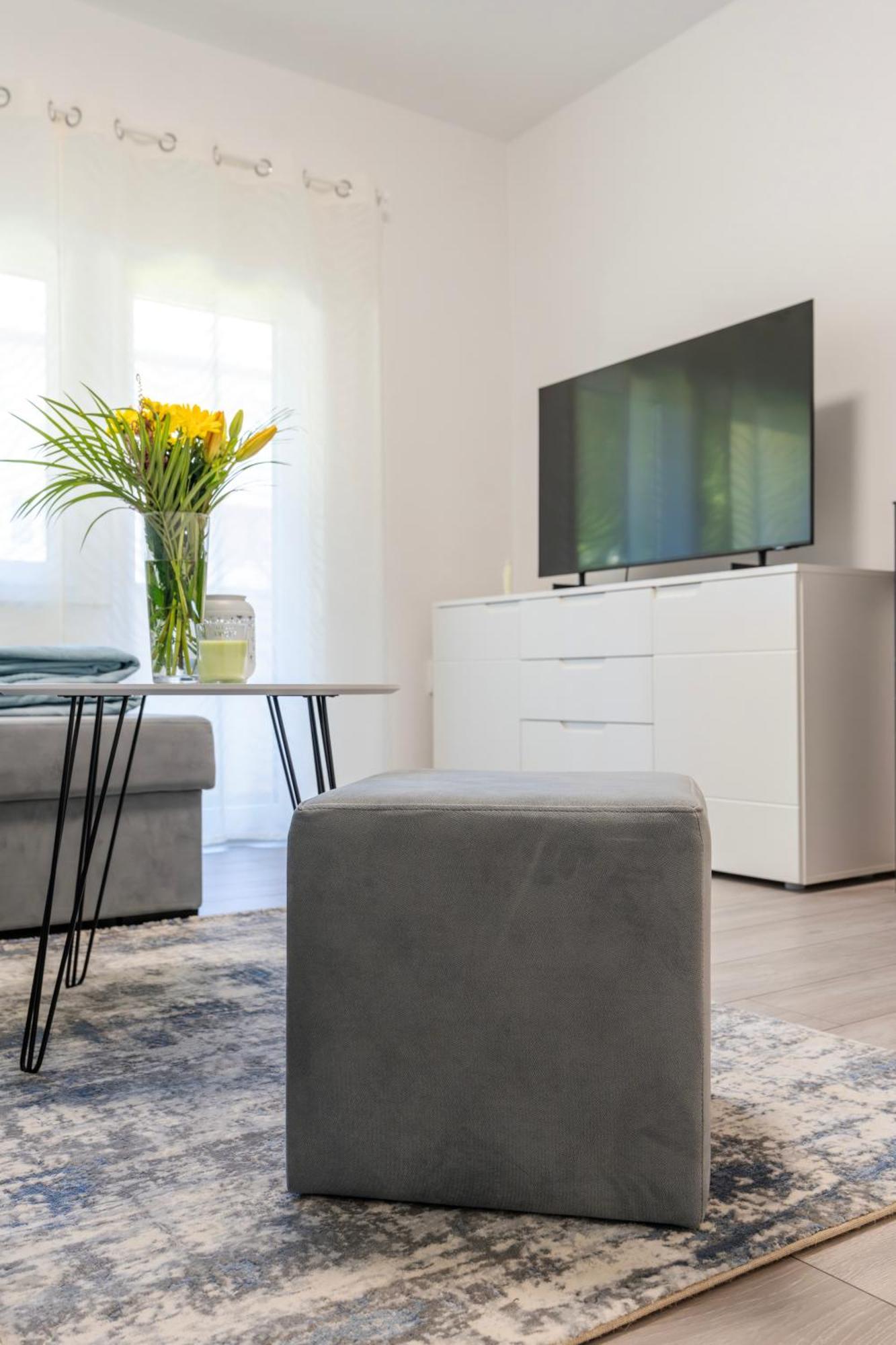 Lusi Apartment Otocac Bagian luar foto
