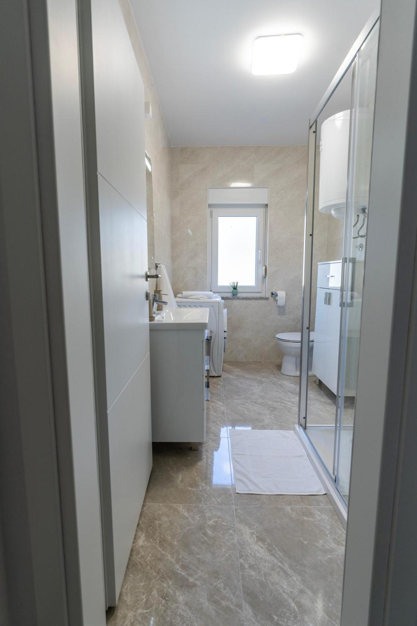 Lusi Apartment Otocac Bagian luar foto