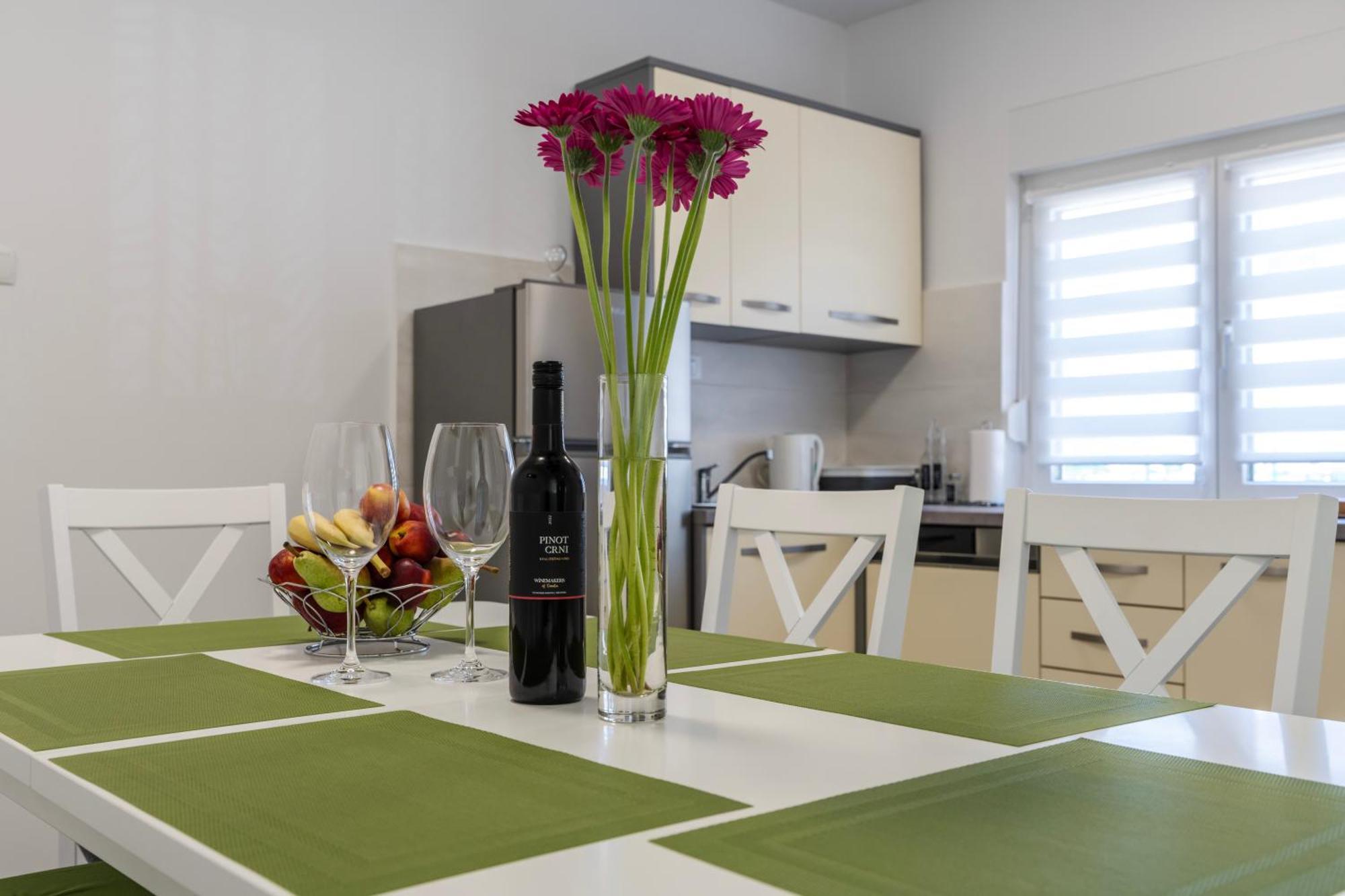 Lusi Apartment Otocac Bagian luar foto
