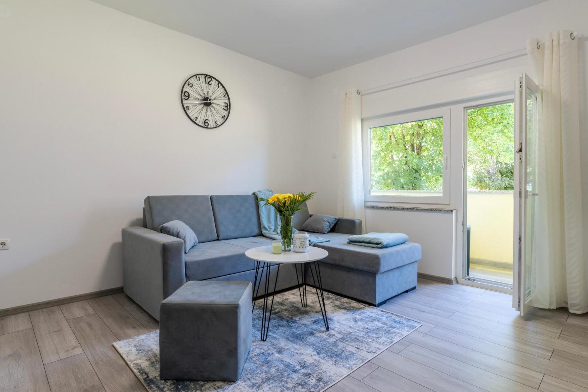 Lusi Apartment Otocac Bagian luar foto