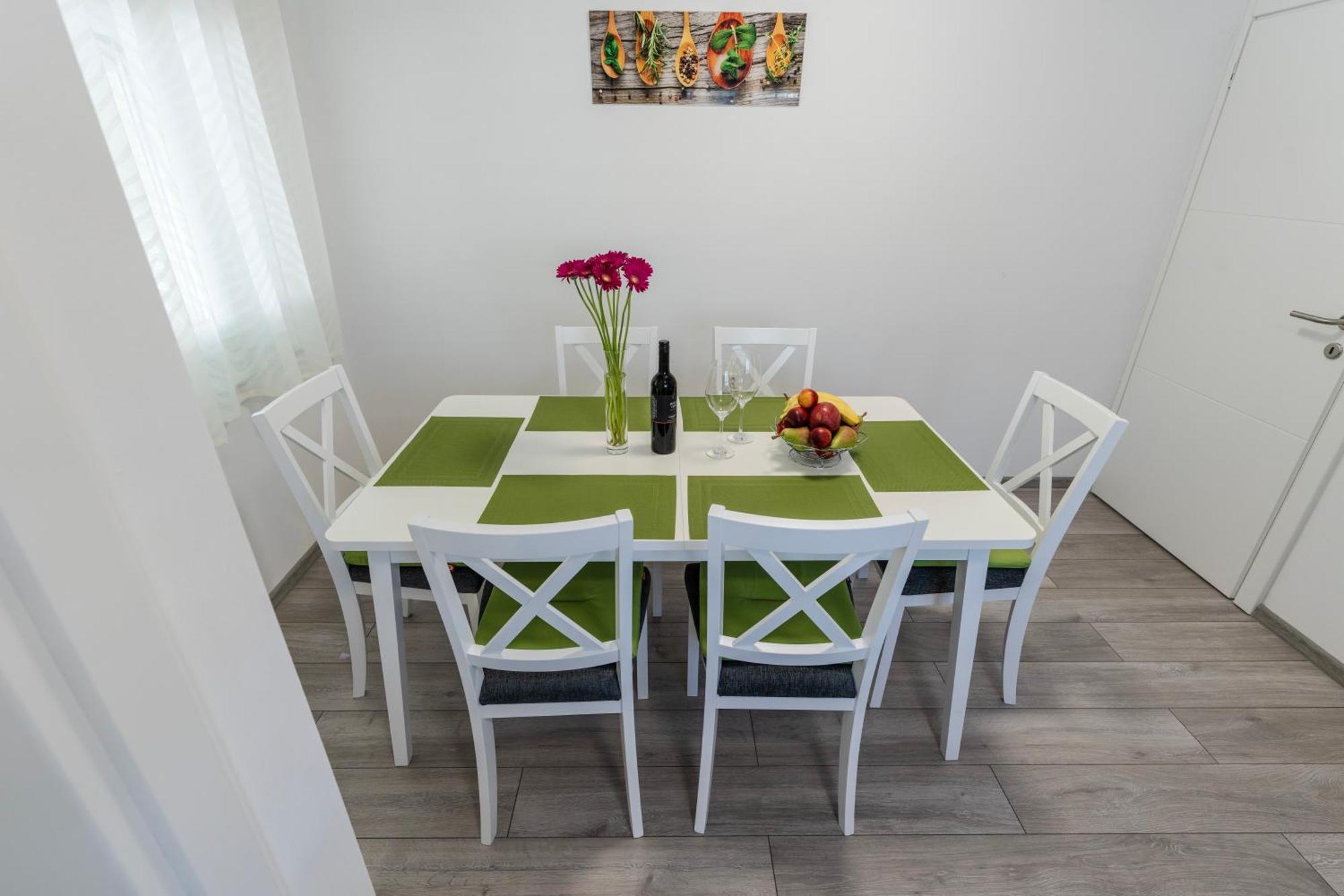 Lusi Apartment Otocac Bagian luar foto
