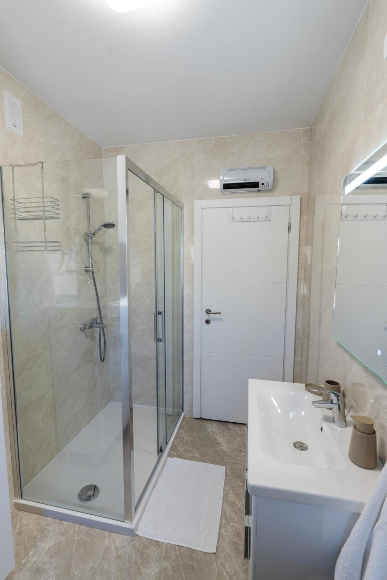 Lusi Apartment Otocac Bagian luar foto