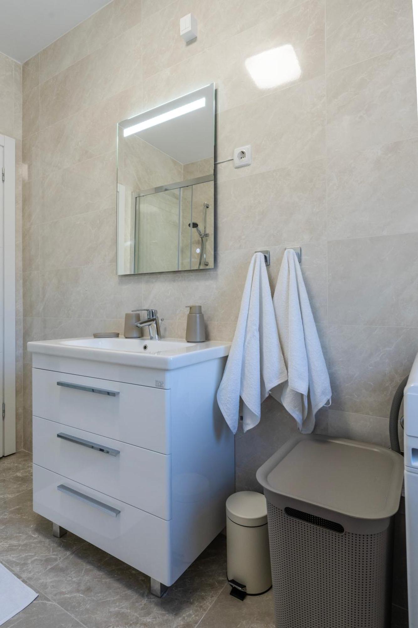 Lusi Apartment Otocac Bagian luar foto