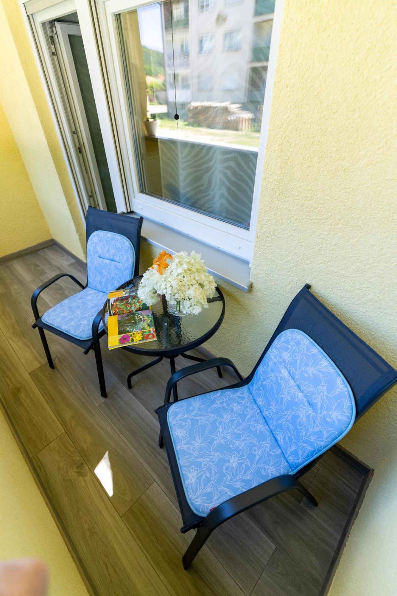 Lusi Apartment Otocac Bagian luar foto