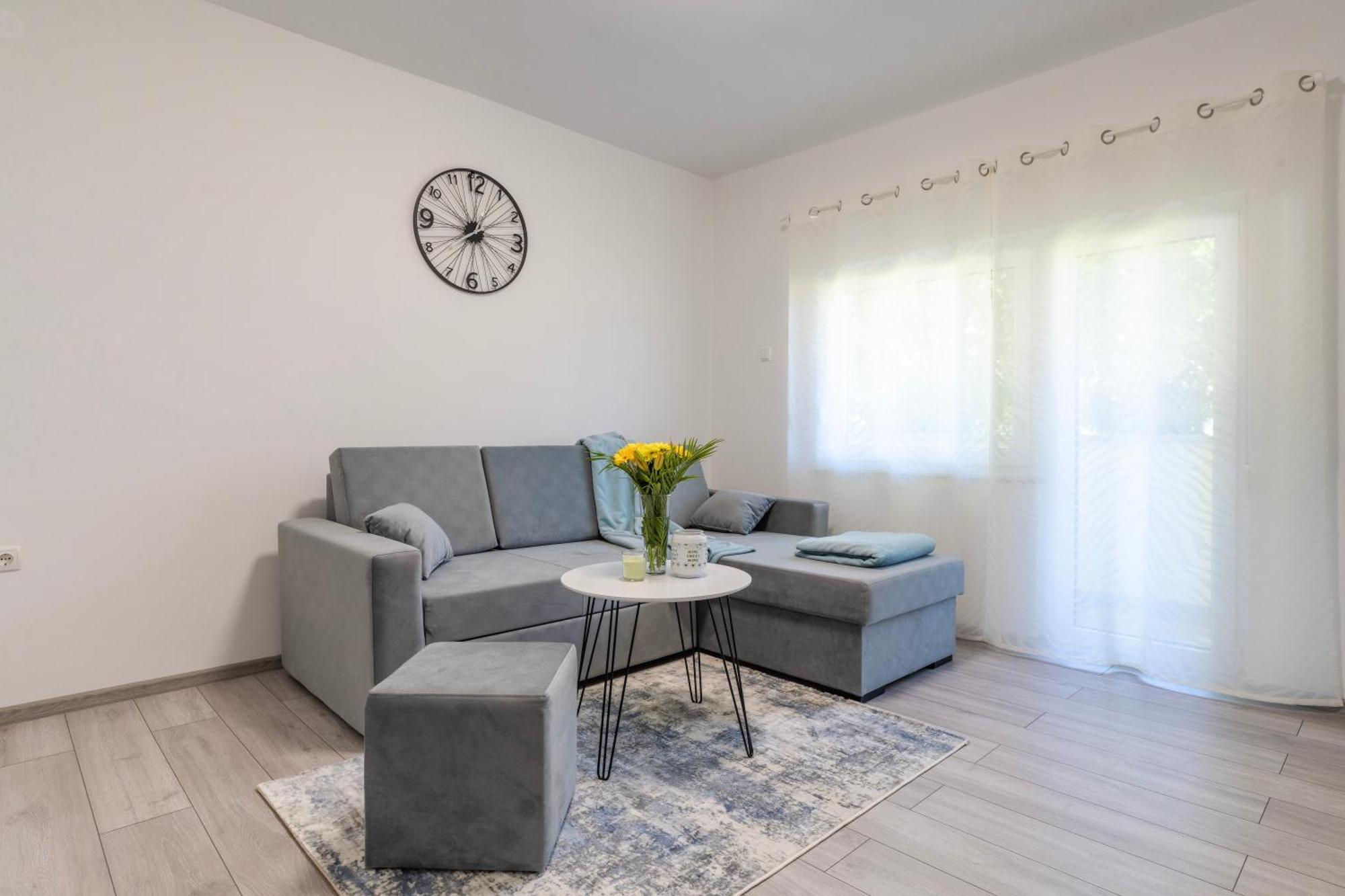 Lusi Apartment Otocac Bagian luar foto